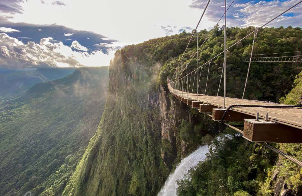 Mutarazi Falls suspended bridge